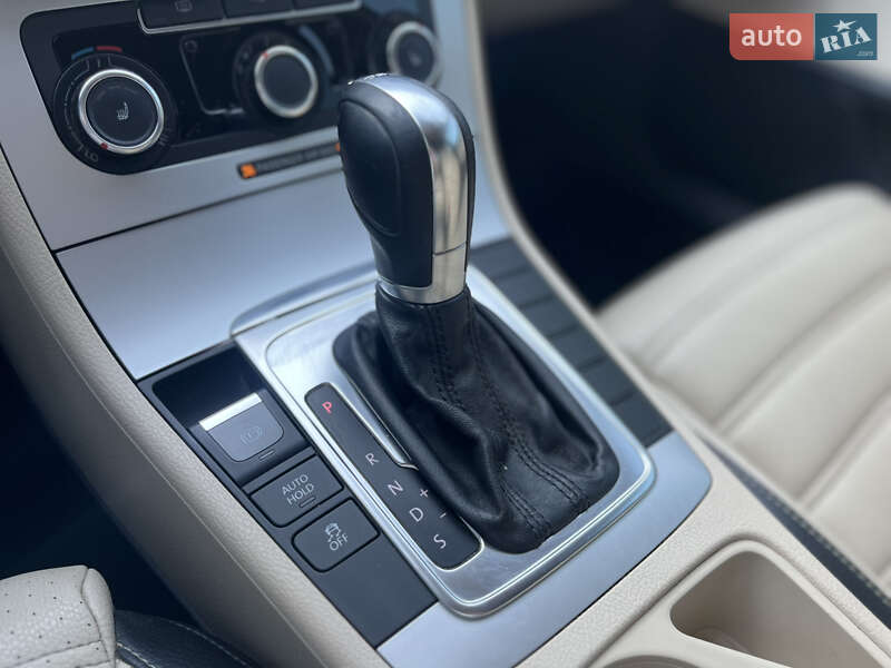 Купе Volkswagen CC / Passat CC 2010 в Киеве