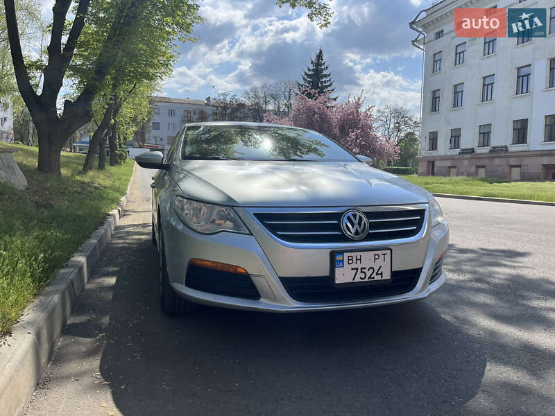 Купе Volkswagen CC / Passat CC 2011 в 