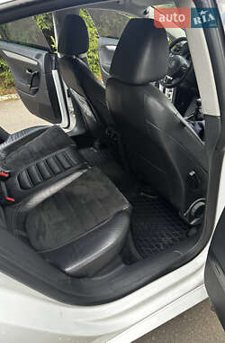 Купе Volkswagen CC / Passat CC 2011 в 