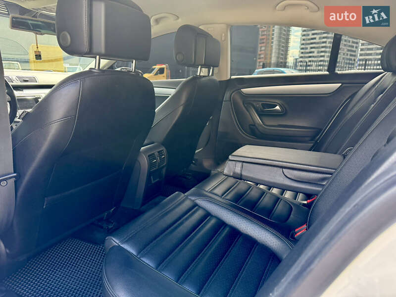 Купе Volkswagen CC / Passat CC 2013 в Киеве