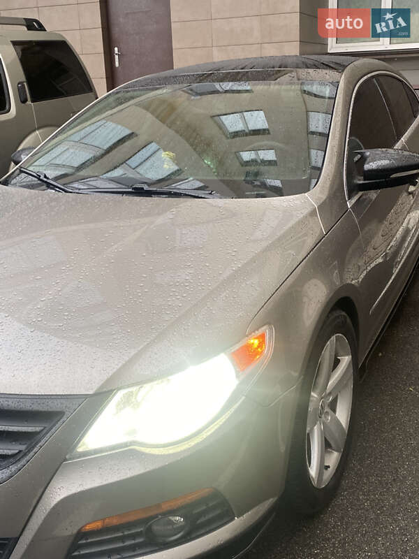 Купе Volkswagen CC / Passat CC 2011 в Києві
