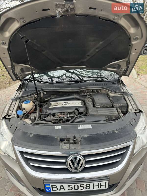 Купе Volkswagen CC / Passat CC 2011 в Кропивницком