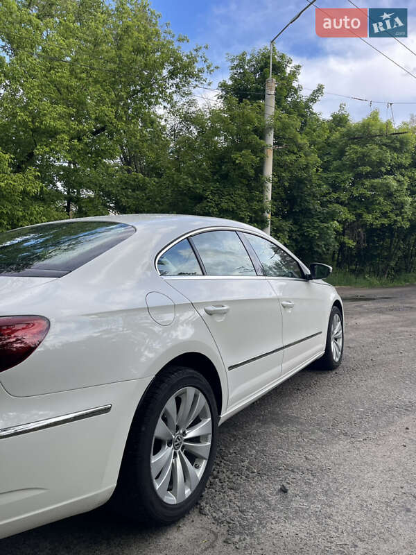 Купе Volkswagen CC / Passat CC 2012 в Киеве