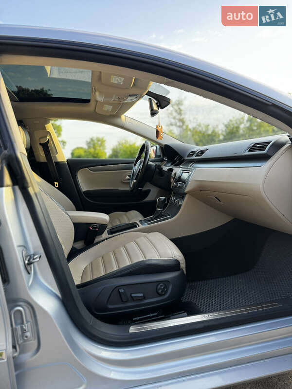 Купе Volkswagen CC / Passat CC 2012 в Южноукраїнську