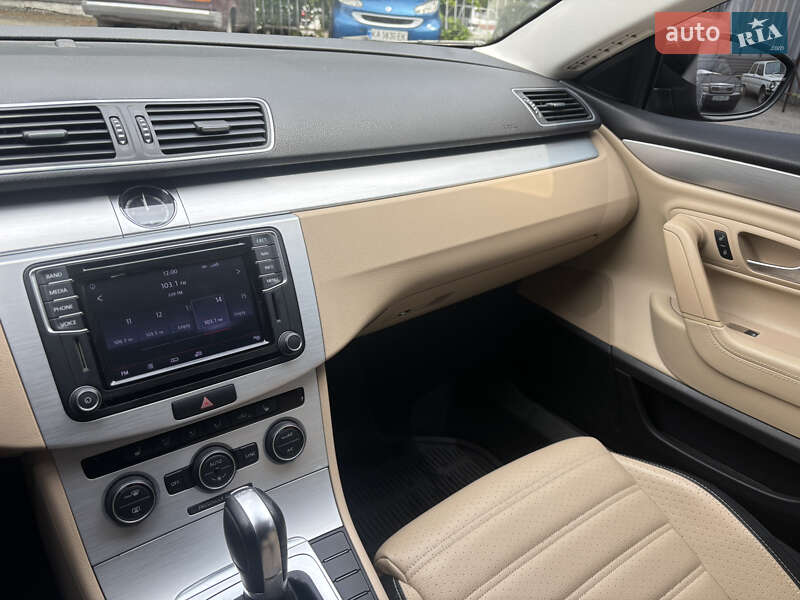 Купе Volkswagen CC / Passat CC 2015 в Киеве