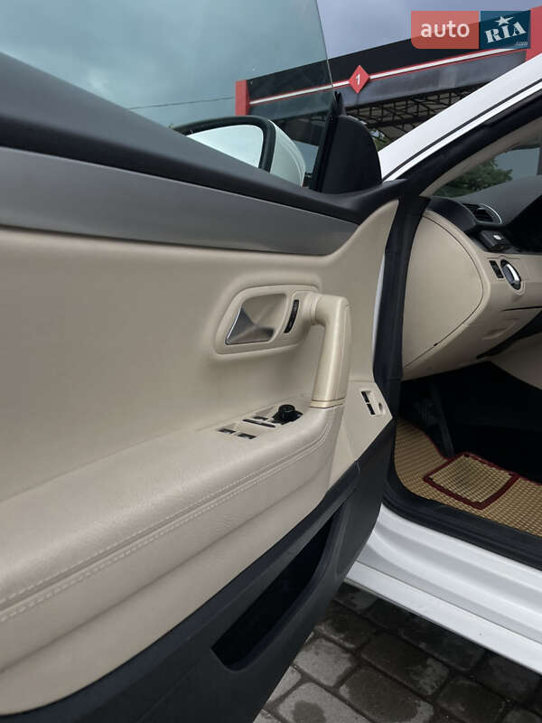 Купе Volkswagen CC / Passat CC 2011 в Рава-Руській