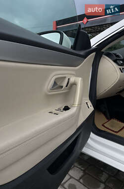 Купе Volkswagen CC / Passat CC 2011 в 