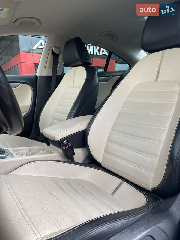 Купе Volkswagen CC / Passat CC 2011 в Рава-Руській