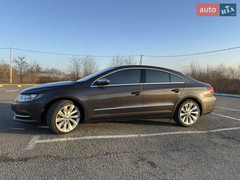 Купе Volkswagen CC / Passat CC 2014 в Чернівцях