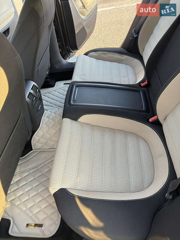 Купе Volkswagen CC / Passat CC 2014 в Чернівцях