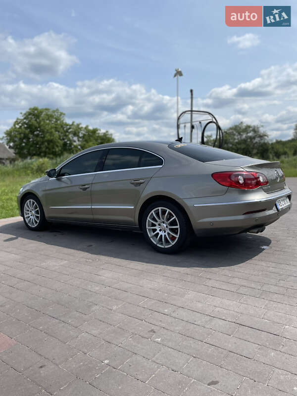 Купе Volkswagen CC / Passat CC 2011 в Львове