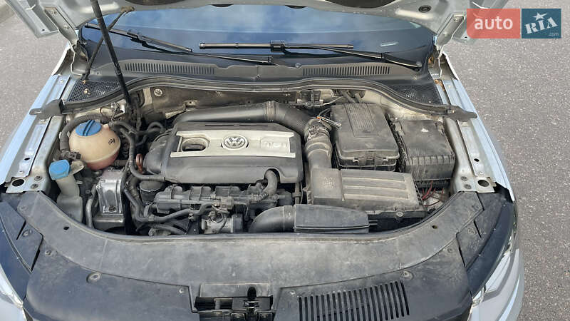 Купе Volkswagen CC / Passat CC 2012 в Києві