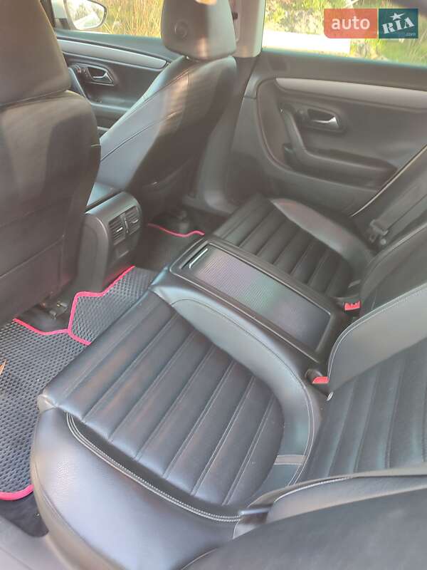Купе Volkswagen CC / Passat CC 2010 в Киеве