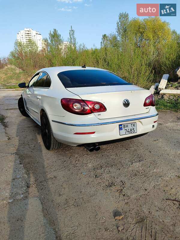 Купе Volkswagen CC / Passat CC 2010 в Киеве