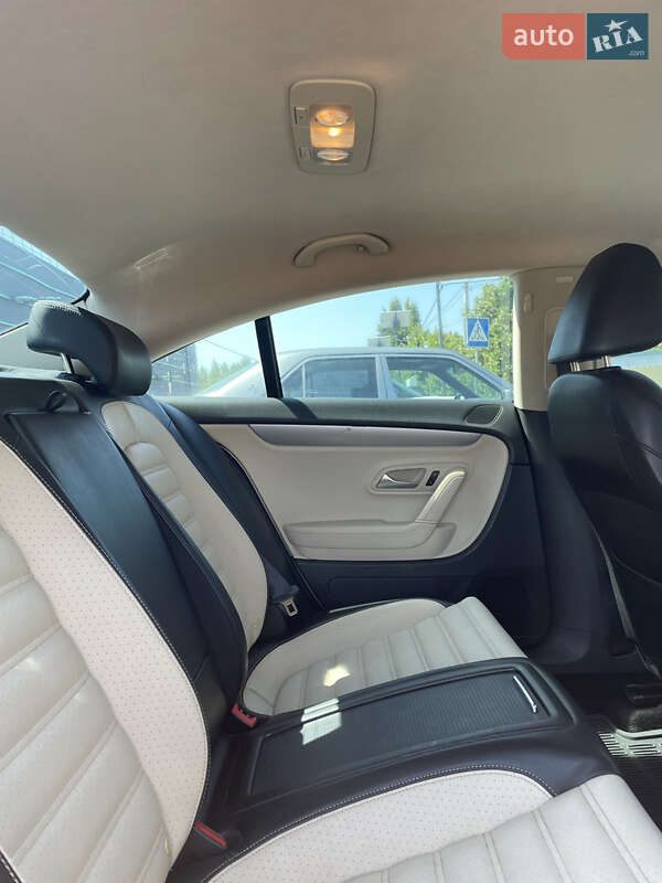 Купе Volkswagen CC / Passat CC 2010 в Киеве