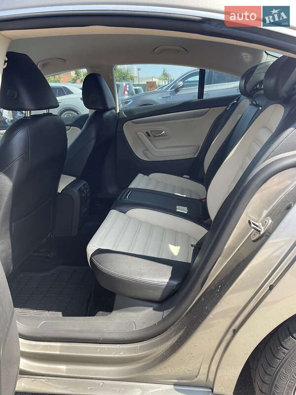 Купе Volkswagen CC / Passat CC 2010 в Киеве