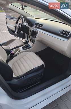 Купе Volkswagen CC / Passat CC 2011 в 