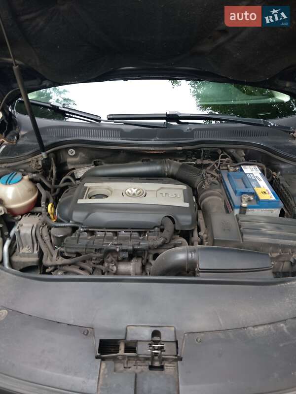 Купе Volkswagen CC / Passat CC 2010 в Радомышле