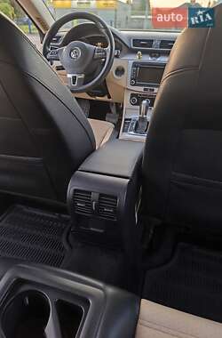 Купе Volkswagen CC / Passat CC 2011 в 