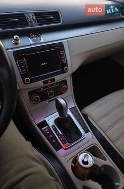 Купе Volkswagen CC / Passat CC 2011 в 