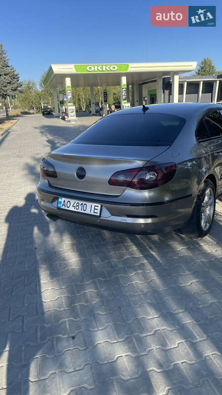 Купе Volkswagen CC / Passat CC 2010 в Мукачевому