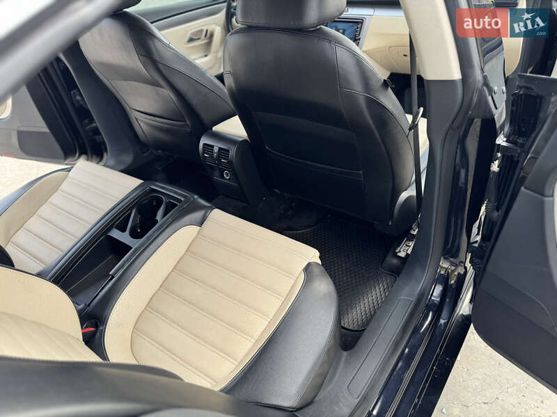Купе Volkswagen CC / Passat CC 2009 в Ужгороді
