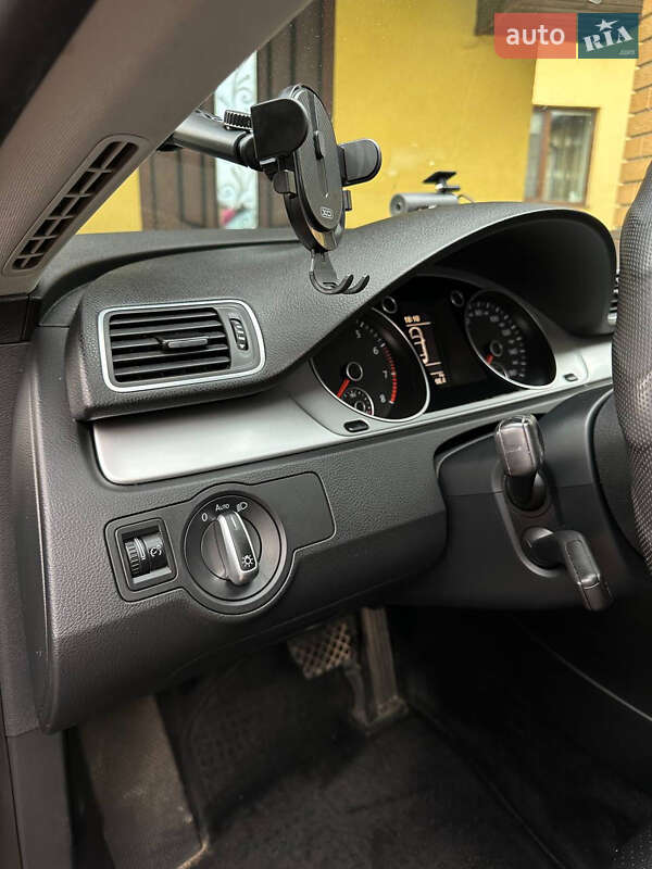 Купе Volkswagen CC / Passat CC 2010 в Стрые