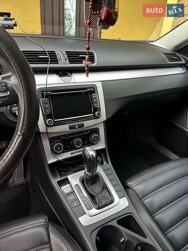 Купе Volkswagen CC / Passat CC 2010 в Стрые