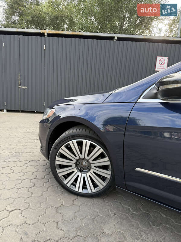 Купе Volkswagen CC / Passat CC 2016 в Києві