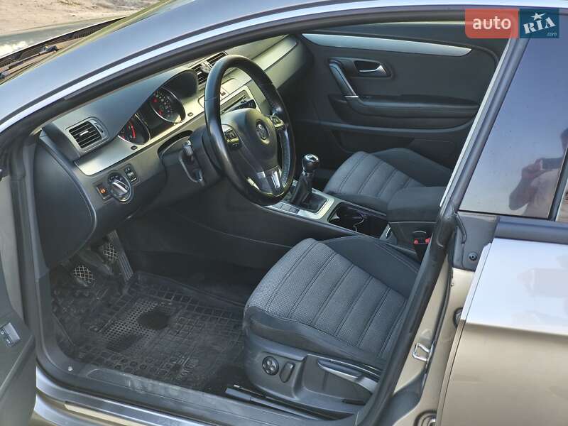 Купе Volkswagen CC / Passat CC 2010 в Южному
