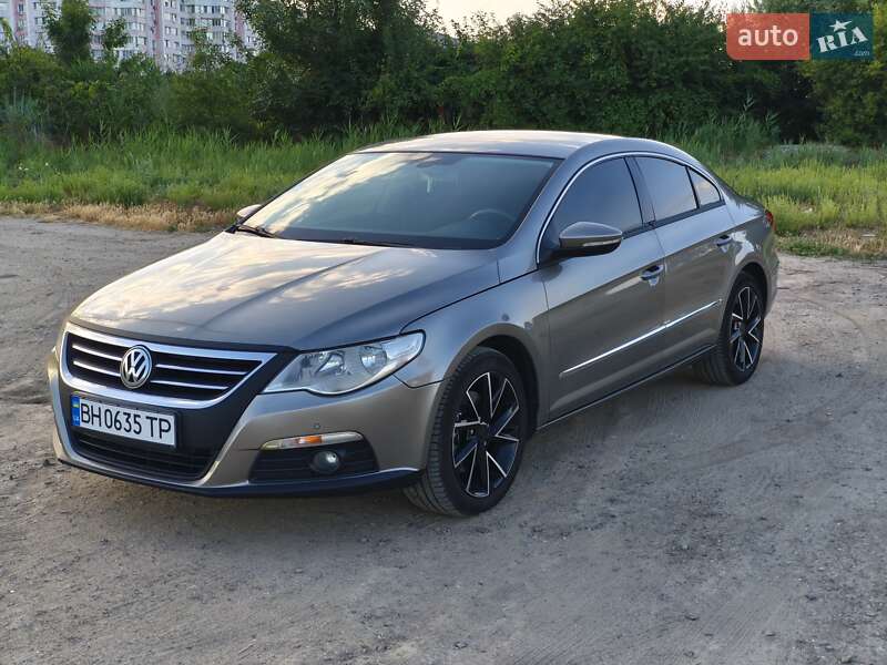 Купе Volkswagen CC / Passat CC 2010 в Южному