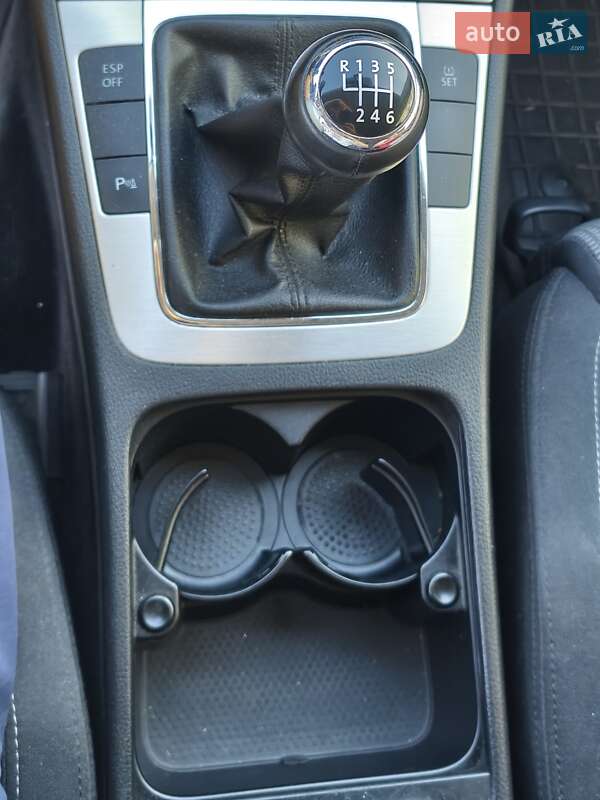 Купе Volkswagen CC / Passat CC 2010 в Южному