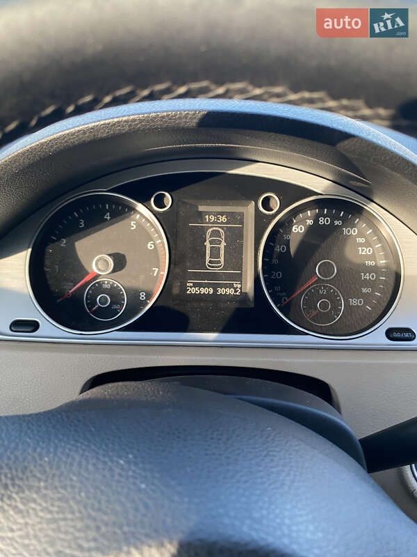 Купе Volkswagen CC / Passat CC 2012 в Николаеве