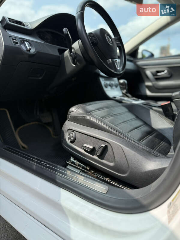 Купе Volkswagen CC / Passat CC 2012 в Києві