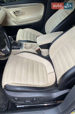 Купе Volkswagen CC / Passat CC 2011 в 