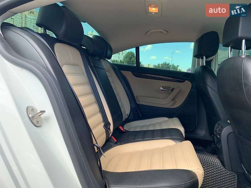 Купе Volkswagen CC / Passat CC 2016 в Киеве