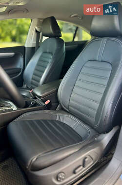 Купе Volkswagen CC / Passat CC 2011 в 