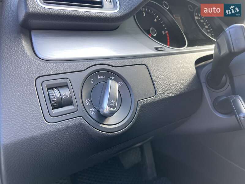 Купе Volkswagen CC / Passat CC 2013 в Львові