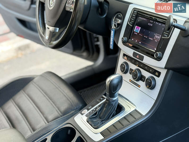 Купе Volkswagen CC / Passat CC 2015 в Києві