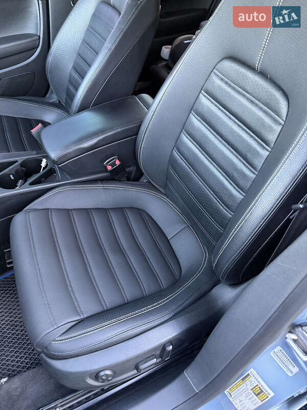 Купе Volkswagen CC / Passat CC 2012 в Кам'янському