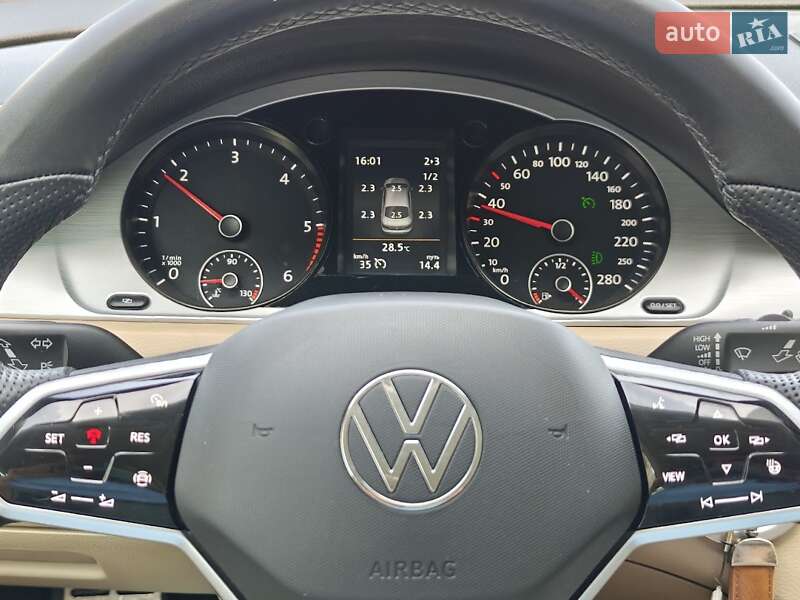 Купе Volkswagen CC / Passat CC 2012 в Киеве