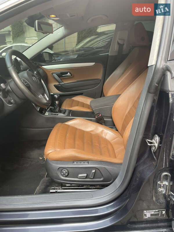Купе Volkswagen CC / Passat CC 2010 в Ужгороде