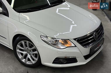 Купе Volkswagen CC / Passat CC 2011 в 