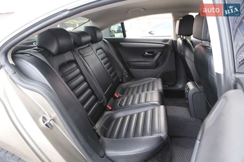 Купе Volkswagen CC / Passat CC 2012 в Києві