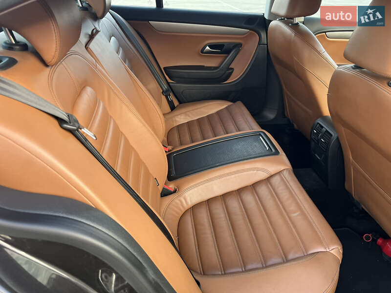 Купе Volkswagen CC / Passat CC 2011 в Киеве