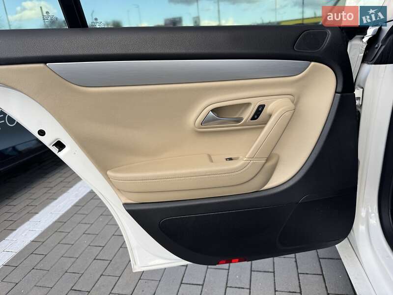 Купе Volkswagen CC / Passat CC 2014 в Киеве