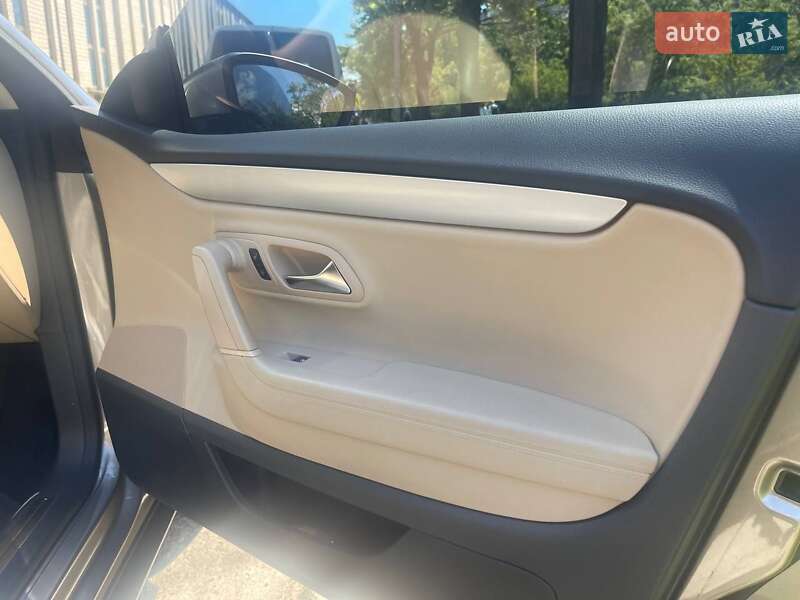 Купе Volkswagen CC / Passat CC 2013 в Киеве