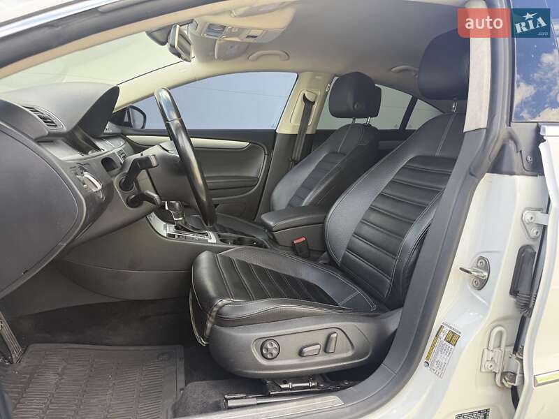 Купе Volkswagen CC / Passat CC 2015 в Киеве