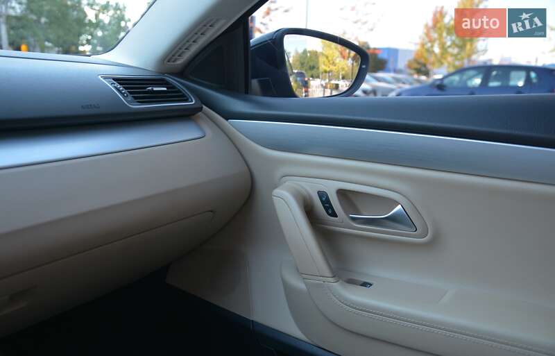 Купе Volkswagen CC / Passat CC 2014 в Киеве