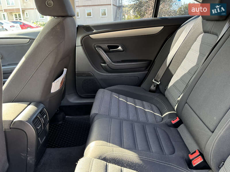 Купе Volkswagen CC / Passat CC 2011 в Киеве